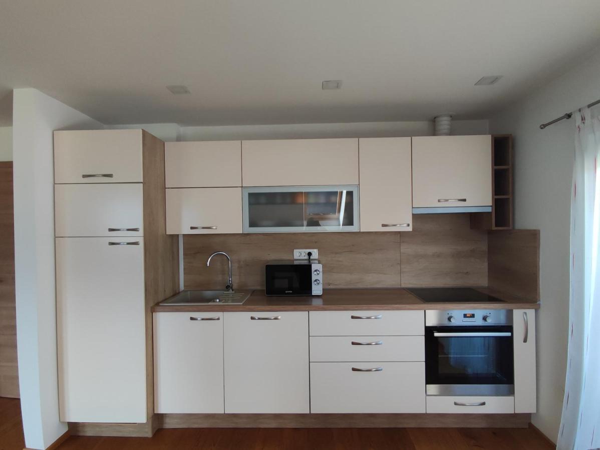 Apartmaji Mojca *