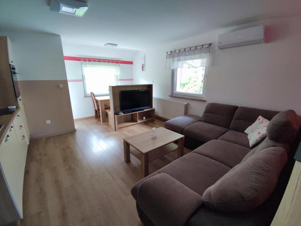 Apartmaji Mojca *